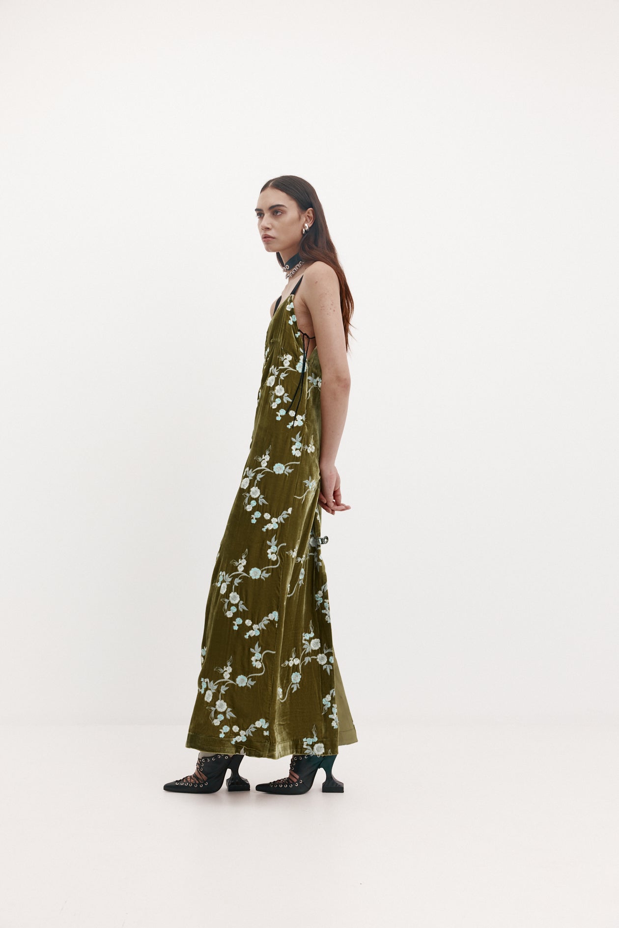 Pairo Dress in Embroidered Velvet